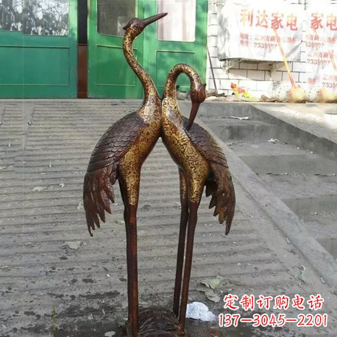 辽阳铜雕仙鹤夫妻