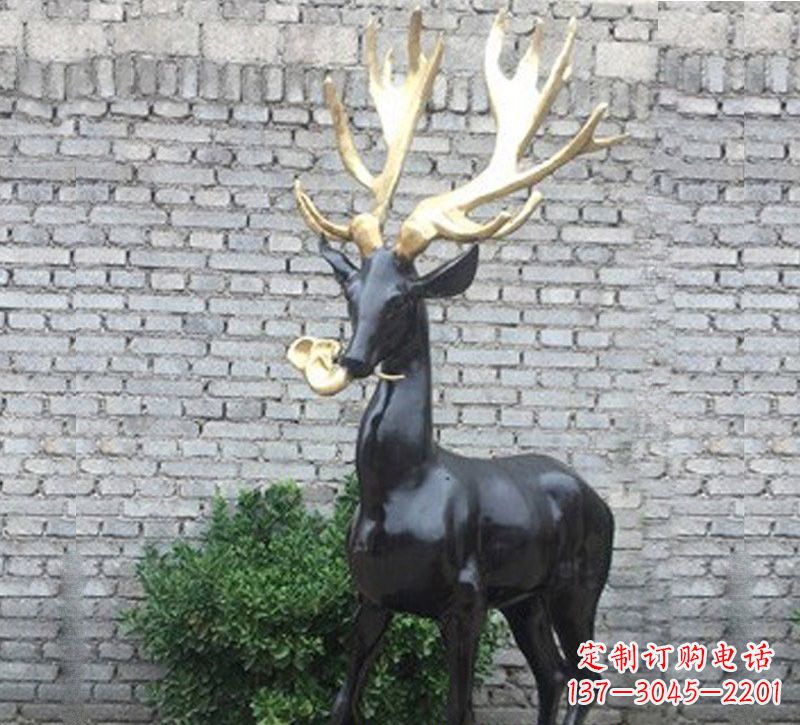 辽阳铜雕衔灵芝的梅花鹿