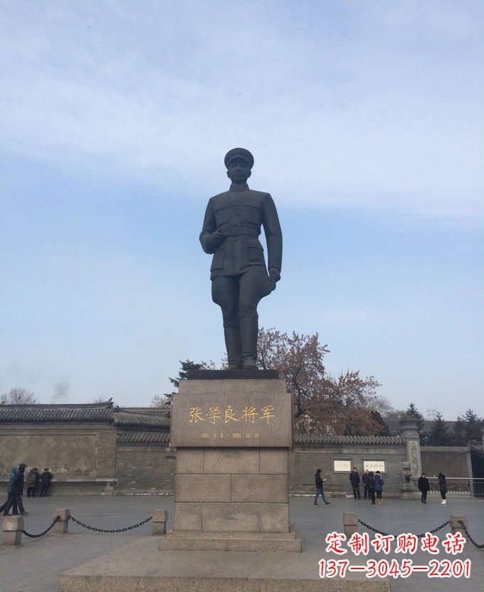 辽阳铜雕张学良近代名人雕塑