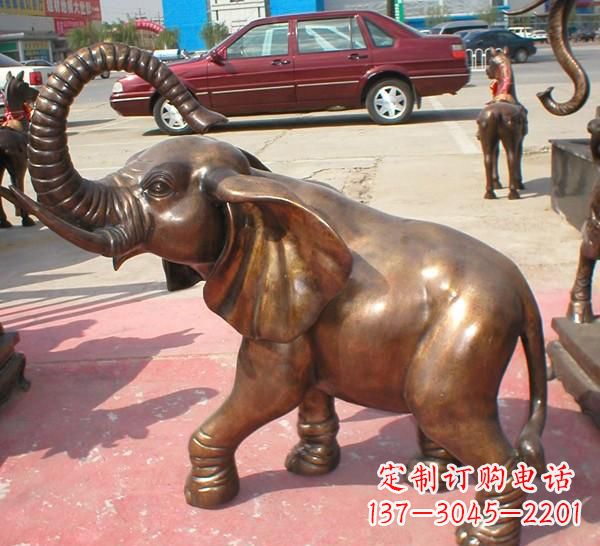 辽阳铜雕长鼻大象