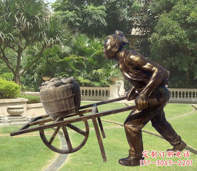 辽阳推独轮车的古人铜雕