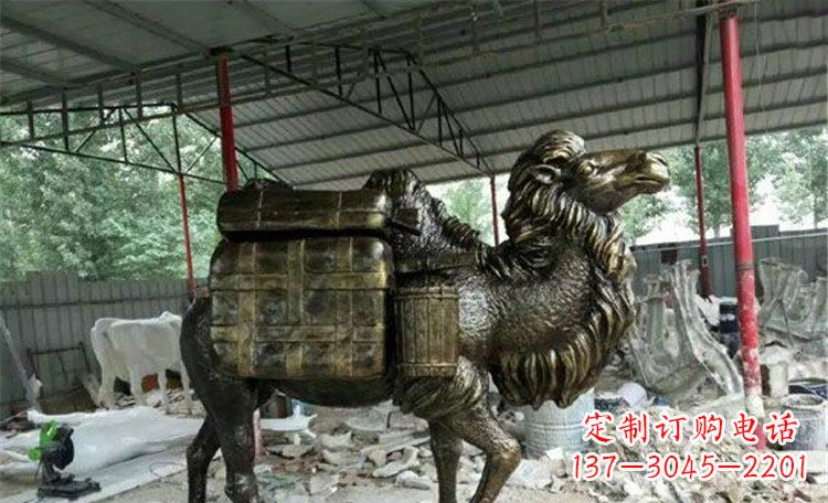 辽阳拖行李的骆驼动物铜雕 (2)