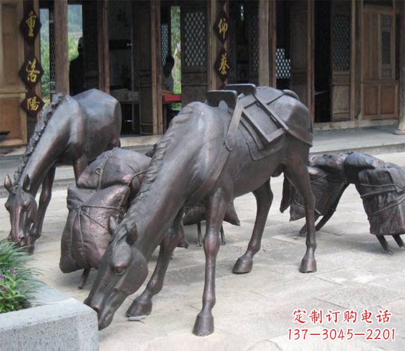 辽阳拖行李的马动物铜雕