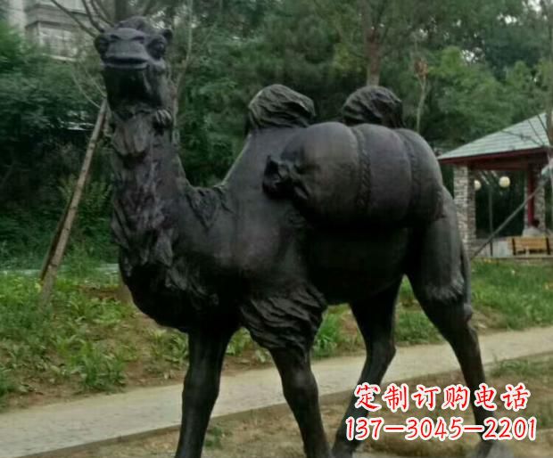 辽阳驮行李的骆驼铜雕