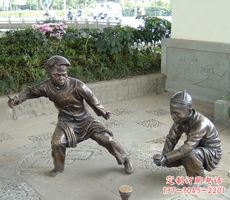 辽阳玩陀螺的古代儿童铜雕