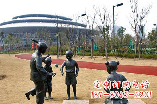 辽阳玩游戏儿童公园人物铜雕