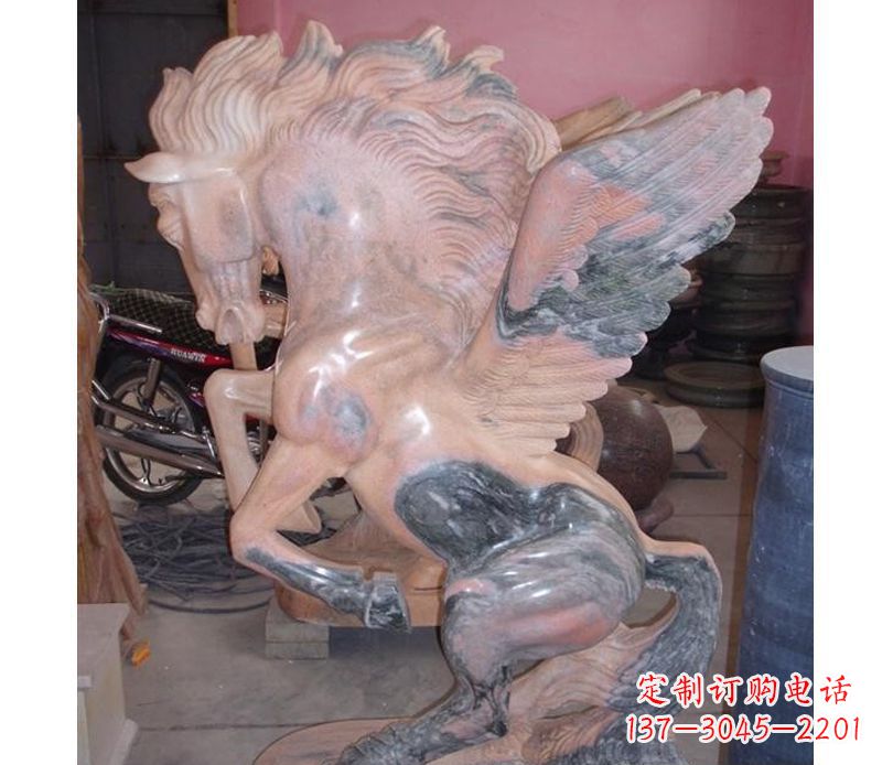 辽阳晚霞红奔马石雕