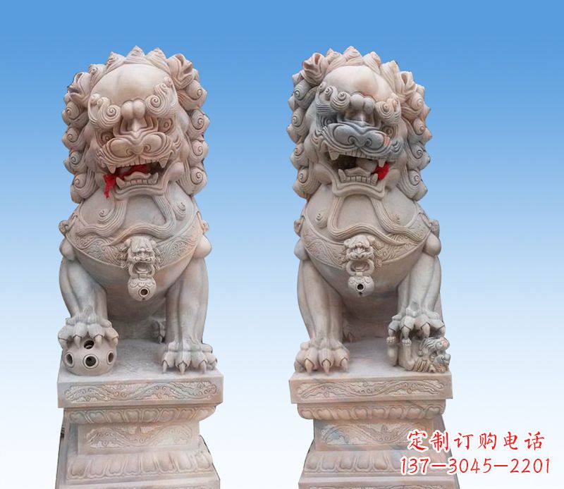 辽阳晚霞红踩球狮子石雕