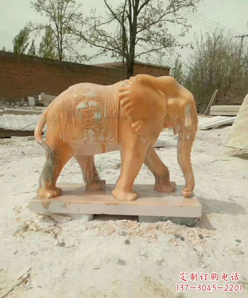 辽阳晚霞红大象雕塑