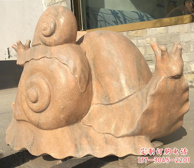 辽阳晚霞红大型蜗牛母子雕塑