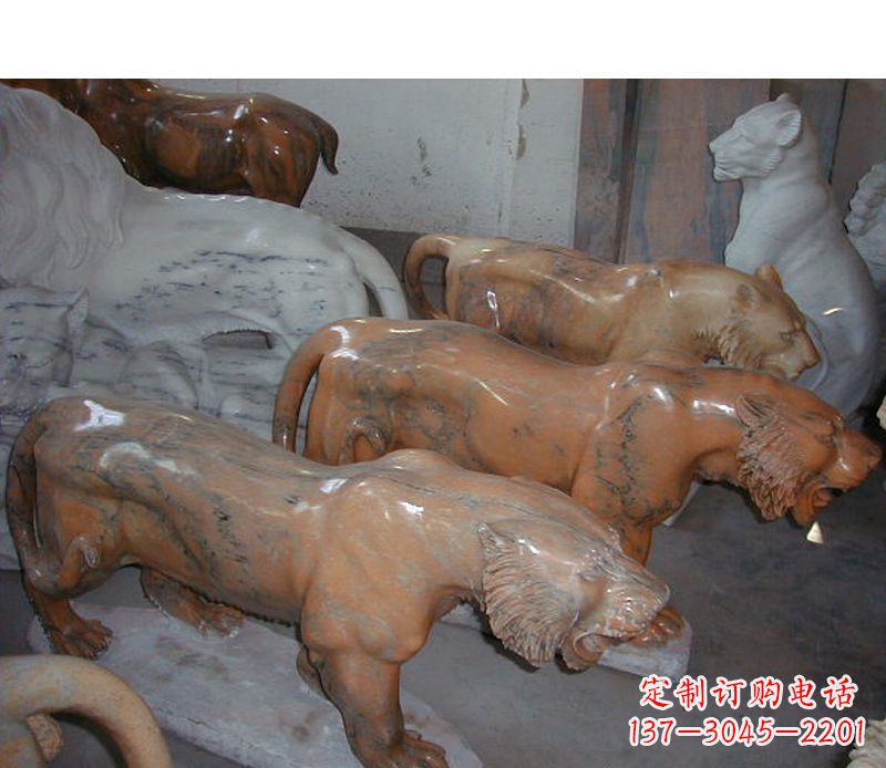 辽阳晚霞红动物老虎石雕
