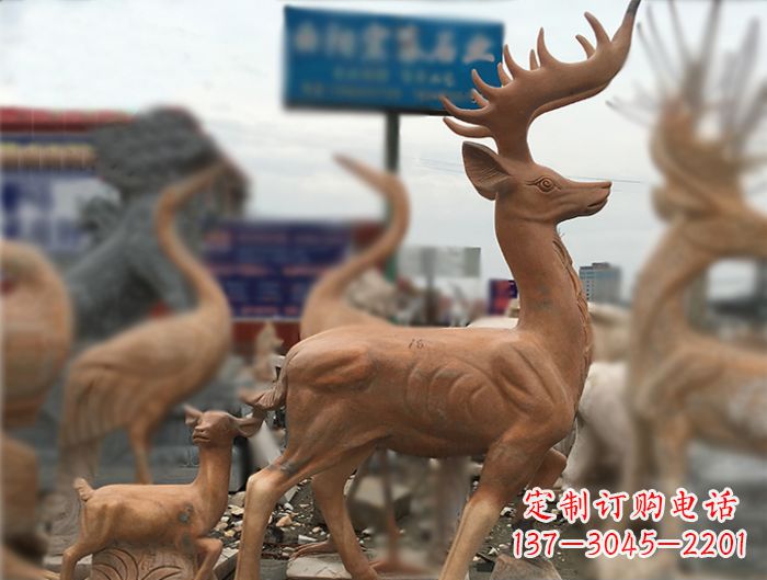 辽阳晚霞红动物驯鹿公园石雕