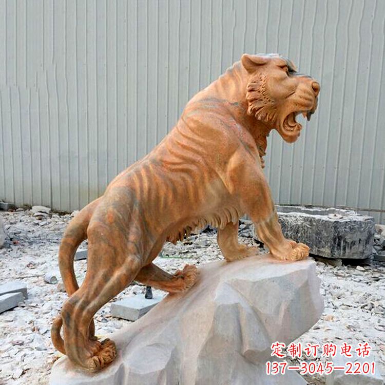辽阳晚霞红虎啸老虎动物石雕
