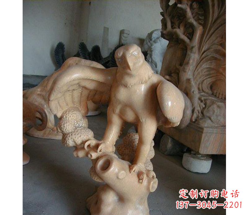 辽阳晚霞红老鹰石雕