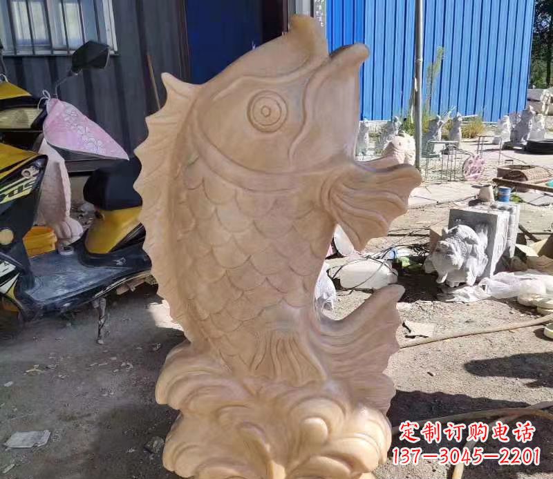 辽阳晚霞红喷水鲤鱼石雕