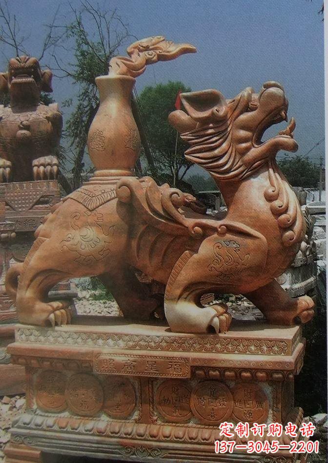 辽阳晚霞红貔貅石雕