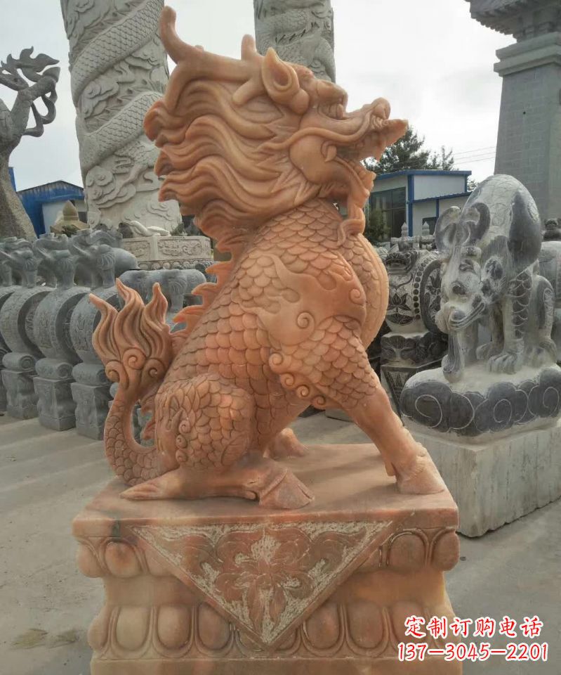 辽阳晚霞红麒麟雕塑1