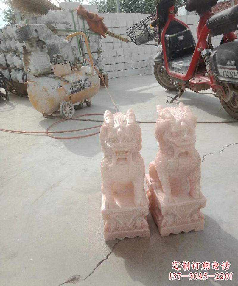 辽阳晚霞红神兽麒麟动物雕塑
