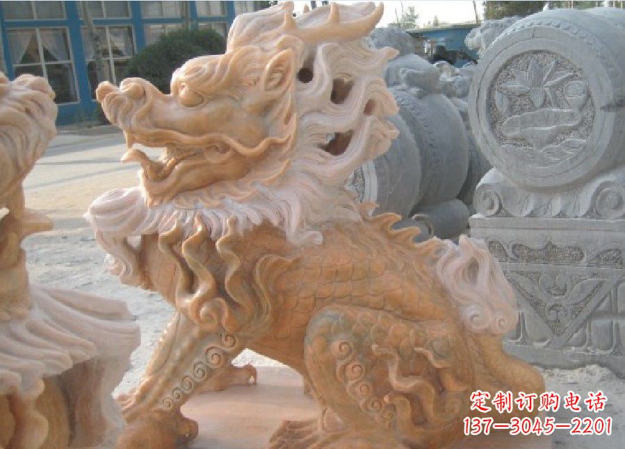 辽阳晚霞红神兽麒麟雕塑