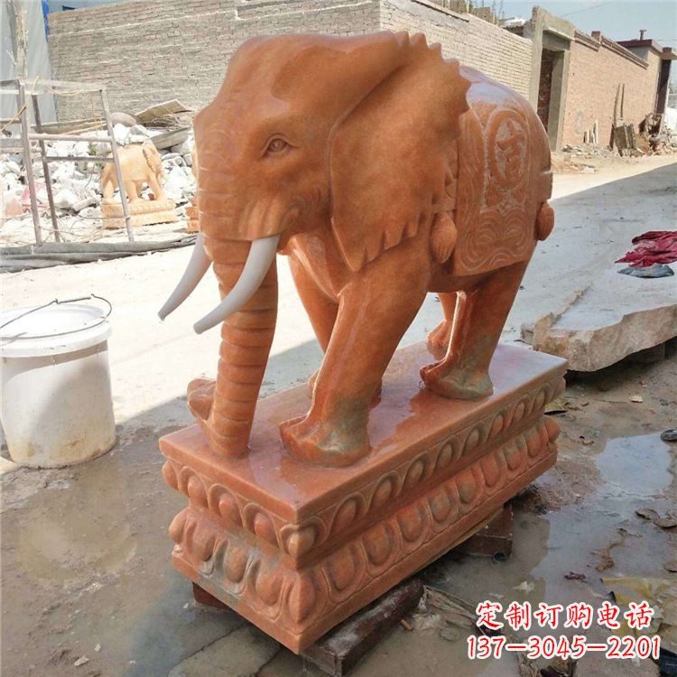 辽阳晚霞红石雕大象