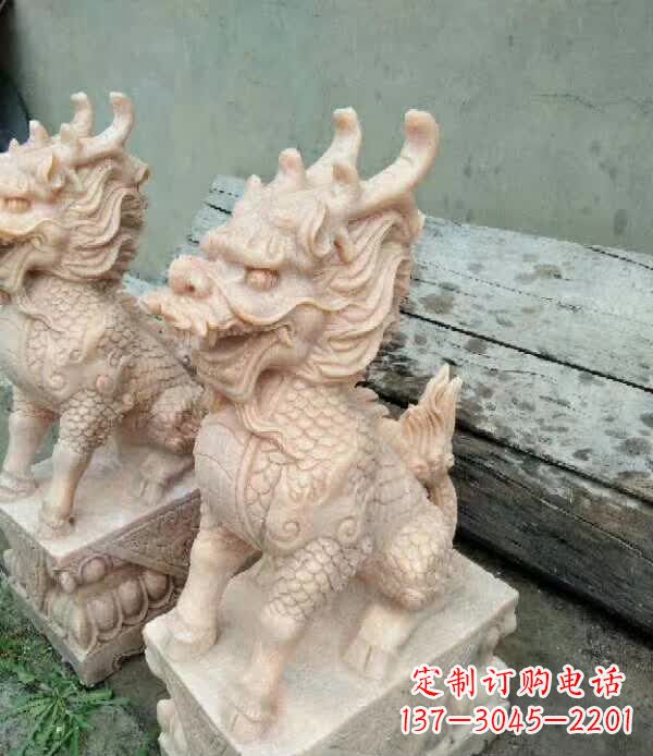 辽阳晚霞红石雕麒麟