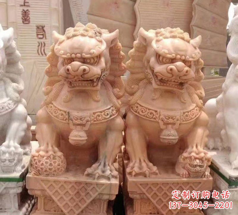 辽阳晚霞红石雕狮子