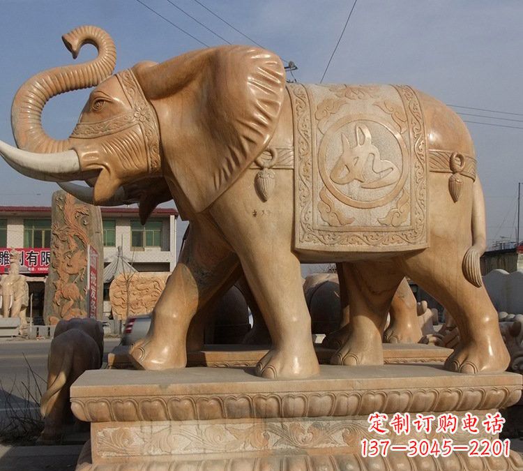 辽阳晚霞红石雕如意大象