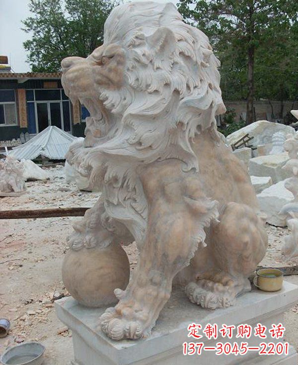 辽阳晚霞红寺庙门口西洋狮子石雕