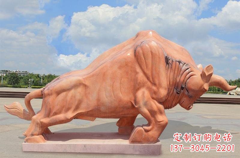 辽阳晚霞红拓荒牛石雕