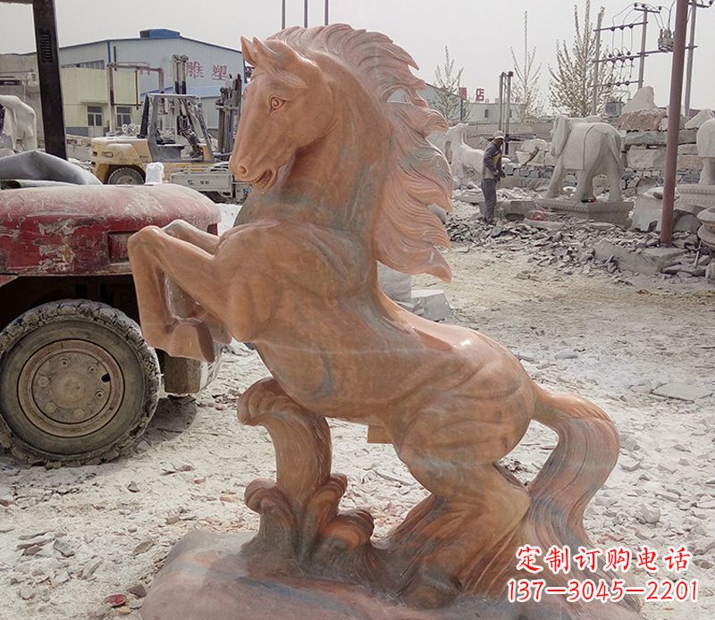 辽阳晚霞红踏浪奔马石雕