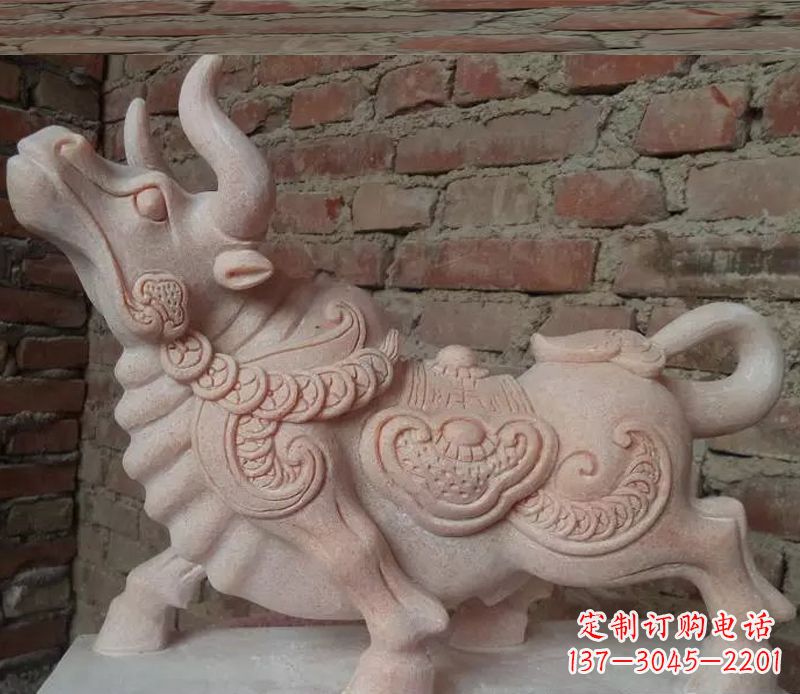 辽阳晚霞红小牛雕塑