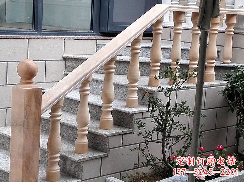 辽阳晚霞红小区栏杆石雕