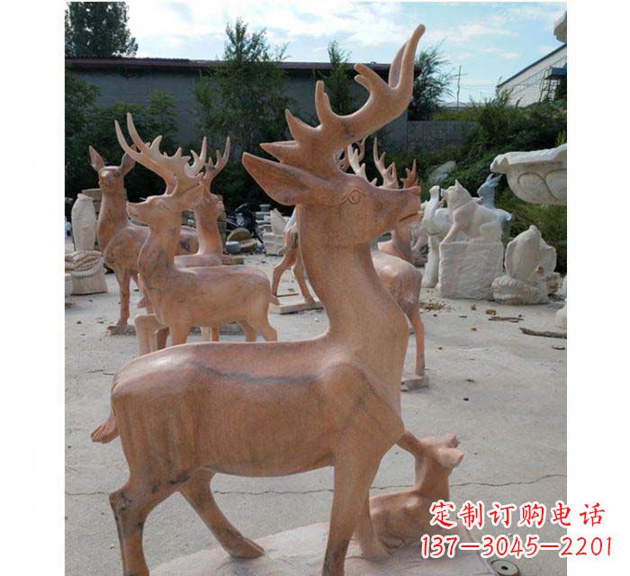 辽阳晚霞红驯鹿动物公园石雕