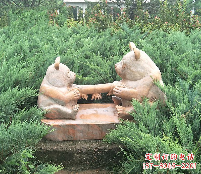 辽阳晚霞红熊猫母子石雕