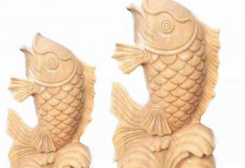 辽阳晚霞红石喷水鲤鱼雕塑，灵动悠扬