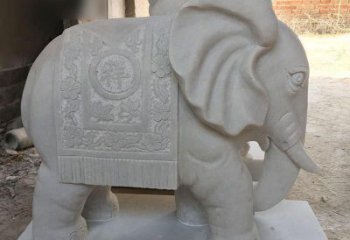 辽阳风格多样的大象雕塑