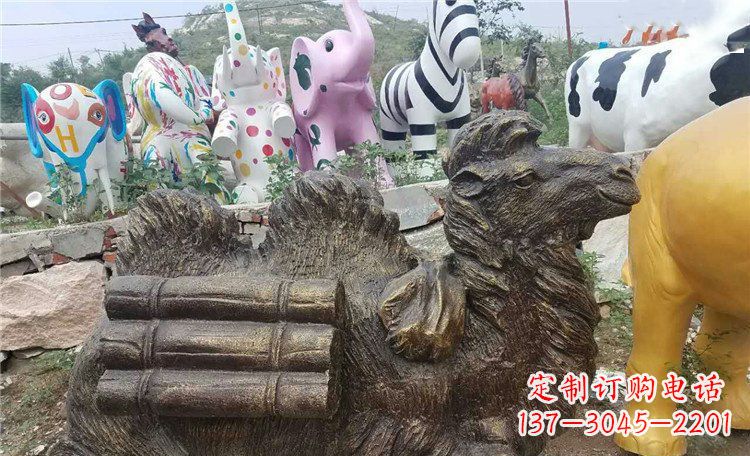 辽阳卧着的骆驼动物铜雕 (2)