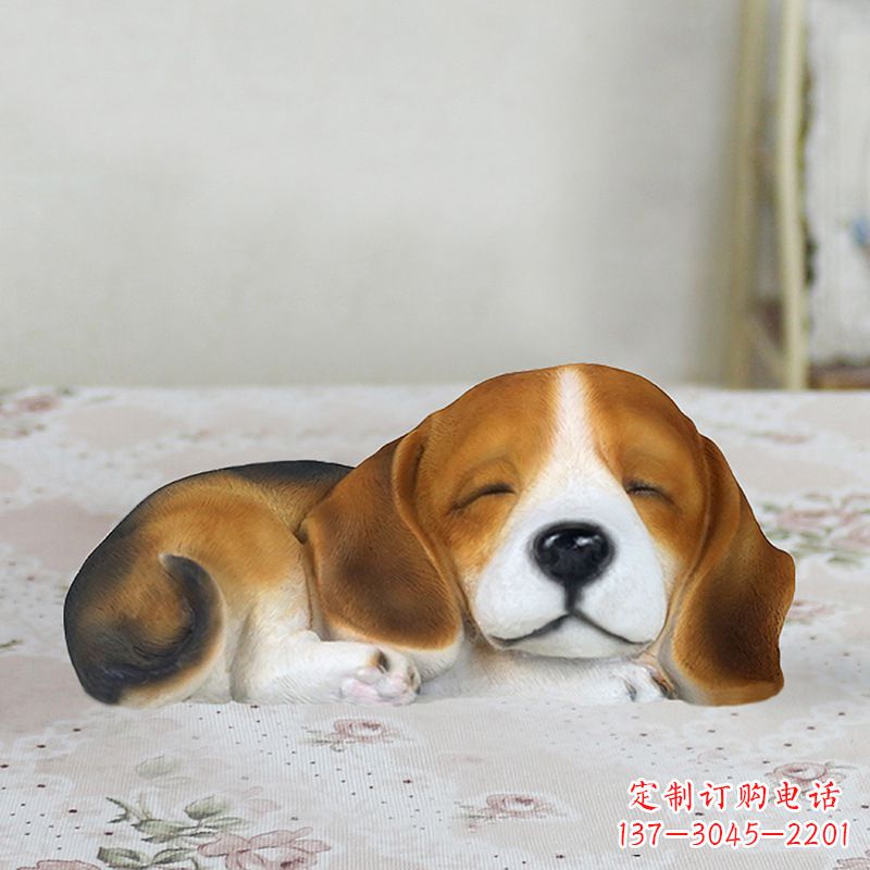 辽阳卧姿比格犬仿真雕塑,睡觉的小狗狗是内美陈动物雕塑摆件