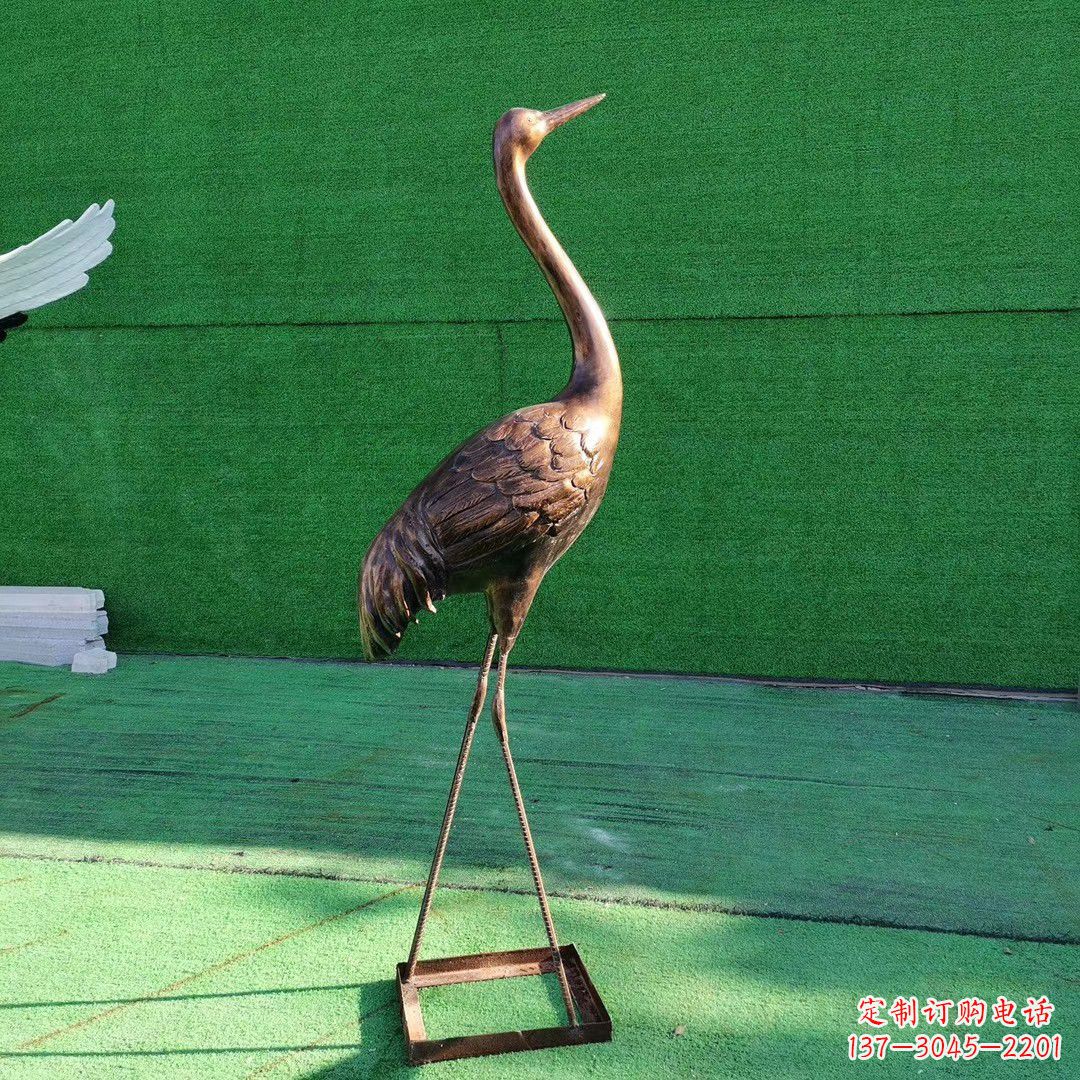 辽阳仙鹤衔芝铜雕