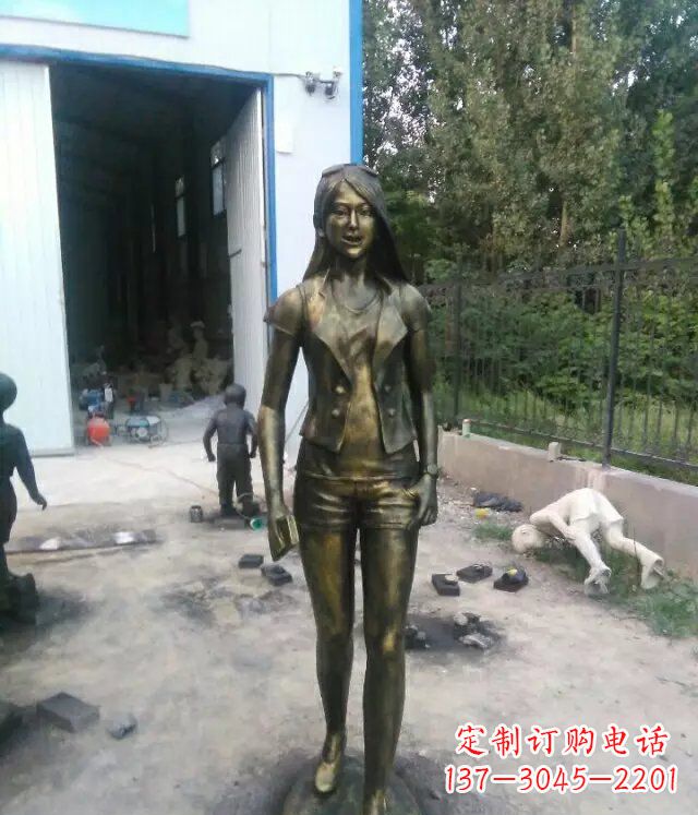 辽阳现代美女广场人物铜雕