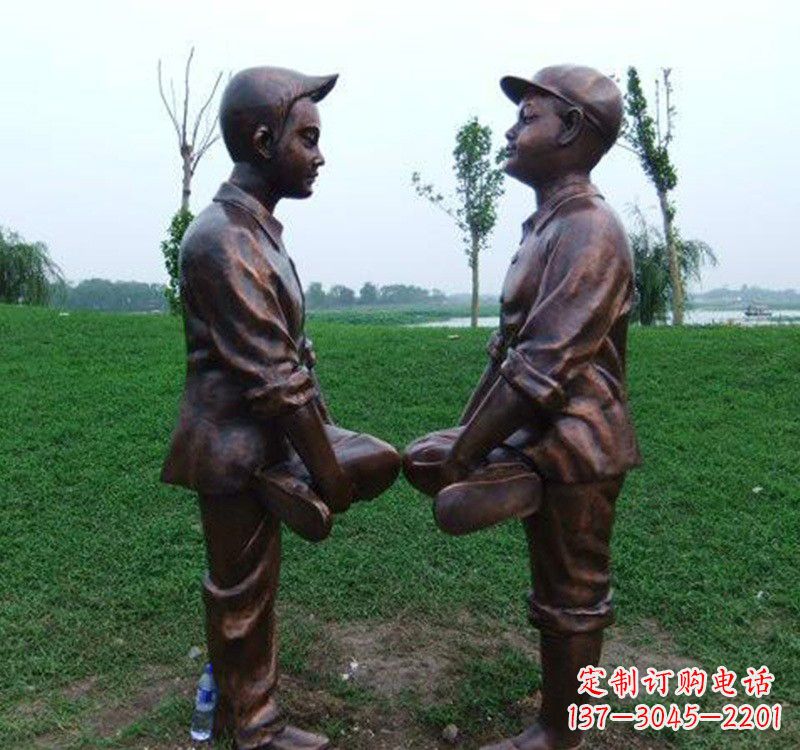 辽阳小孩斗鸡铸铜雕塑