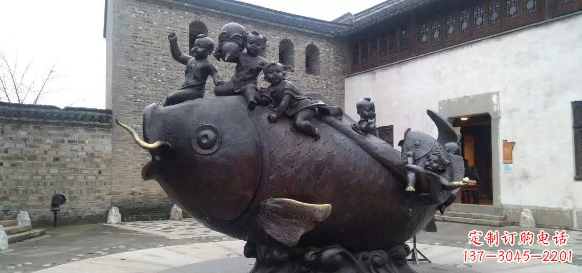 辽阳小孩骑鱼铜雕