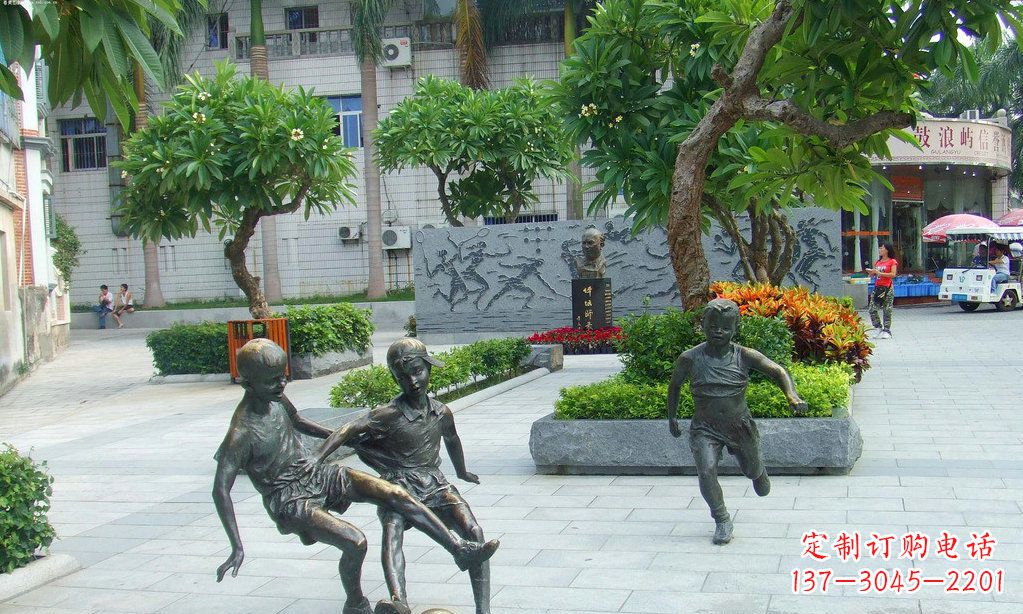 辽阳小孩踢足球铜雕