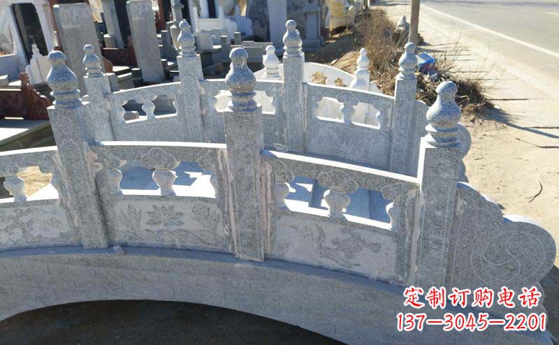 辽阳小区公园大理石拱桥