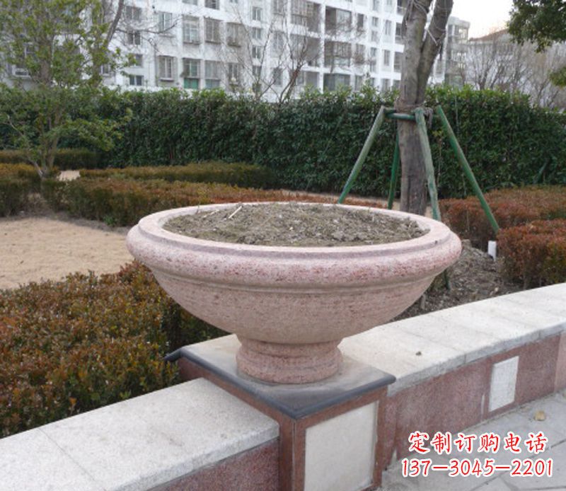辽阳小区花盆石雕