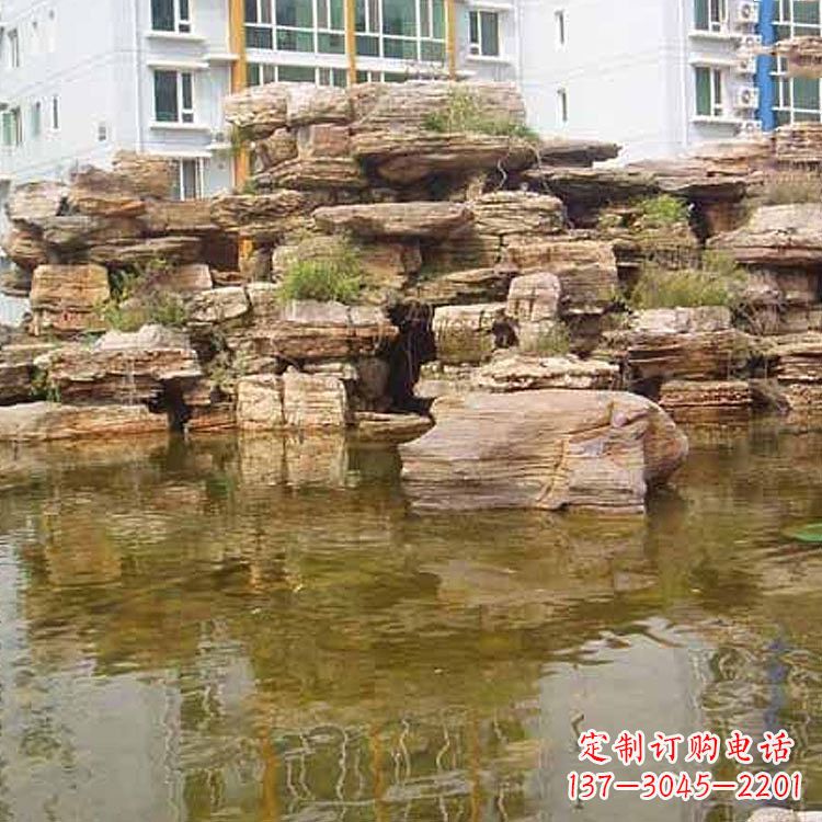 辽阳小区庭院假山鱼池