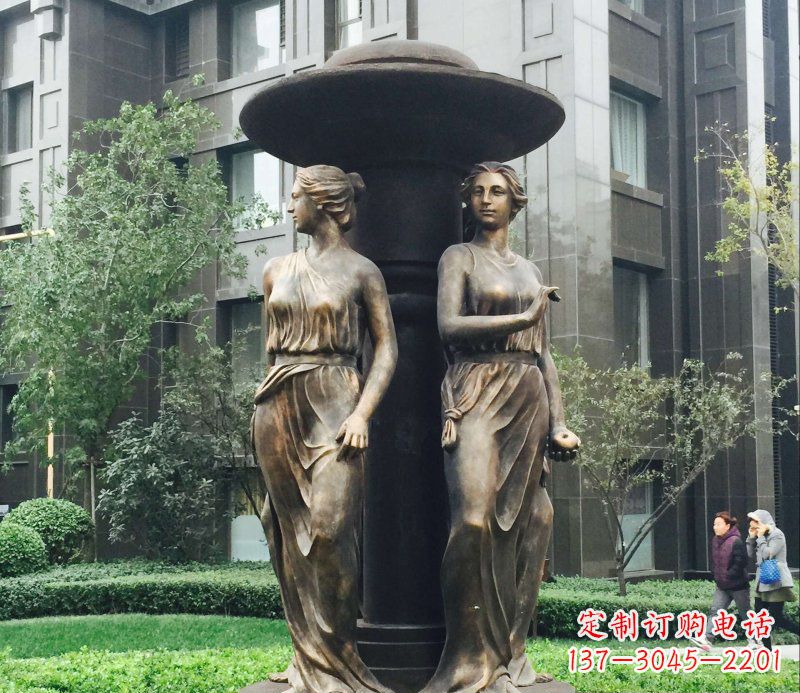 辽阳小区西方女人人物铜雕