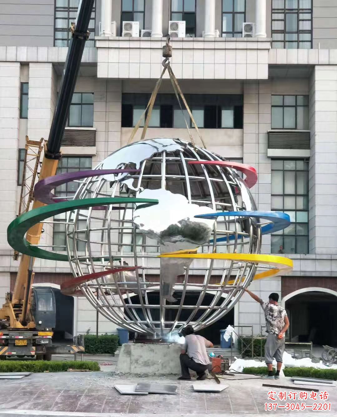 辽阳校园彩色不锈钢地球仪雕塑