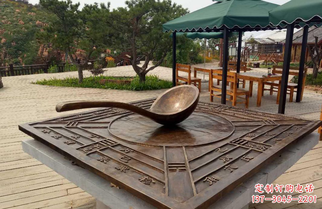 辽阳校园古代司南铜雕