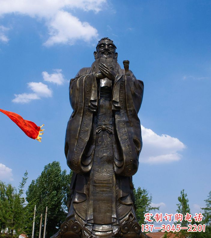 辽阳校园里的孔子雕像